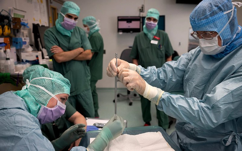 《Nature》:干细胞即将走向临床——癌症、糖尿病和帕金森病治疗曙光初现 全球超过100项临床试验正在探索干细胞在再生医学中的潜力，为癌症、糖尿病和帕金森病等疾病带来治疗新希望