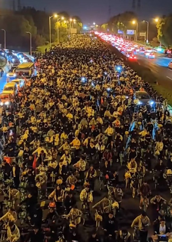 三大单车平台就夜骑开封发倡议书近日郑州大学生夜骑开封爆火，这场夜骑活动起源于今年6月18日，四名郑州大学生为了吃开封灌汤包，晚上七点骑共享单车前往开封