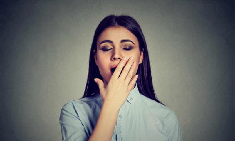 科学家发现睡眠呼吸暂停大大增加中风风险全球有数亿人患有睡眠呼吸暂停症，这种疾病的症状包括呼吸停止和开始、发出鼻鼾声、经常醒来和打鼾声很大