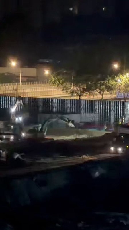 深度求索研究员深夜发帖控诉：字节跳动工地凌晨施工扰民，投诉反遭封号6 月 13 日，深度求索研究员陈德礼在社交平台 X 上发帖，强烈投诉北京字节跳动位于蓝景丽家的施工项目