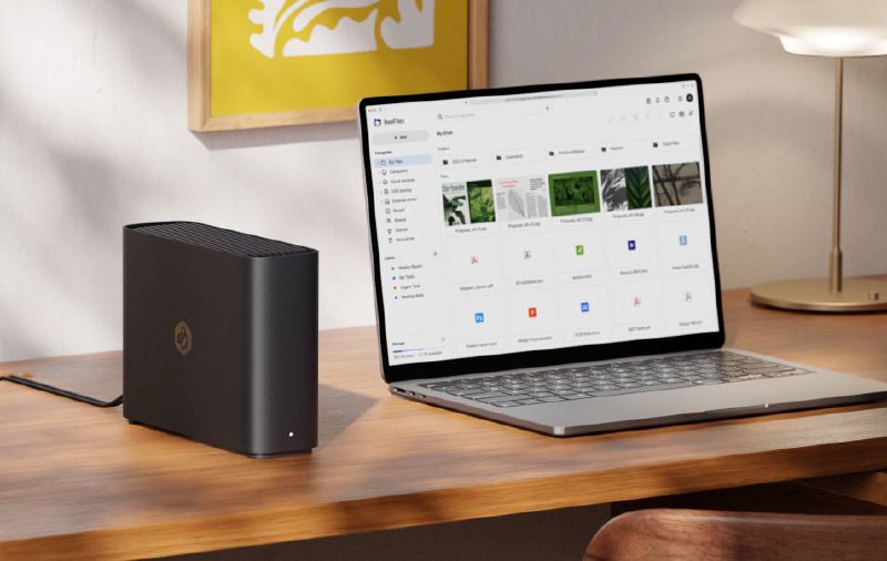群晖近日正式推出轻量级个人云存储产品 BeeStationBeeStation 为单盘位设计，内置 4TB 机械硬盘，采用瑞昱 RTD1619B 处理器，搭载 1GB DDR4 内存