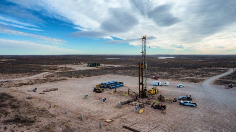 法国钻探人员可能发现了世界最大的氢矿床在法国东部小镇福尔施维莱尔的郊区，矗立着三座不起眼的棚屋