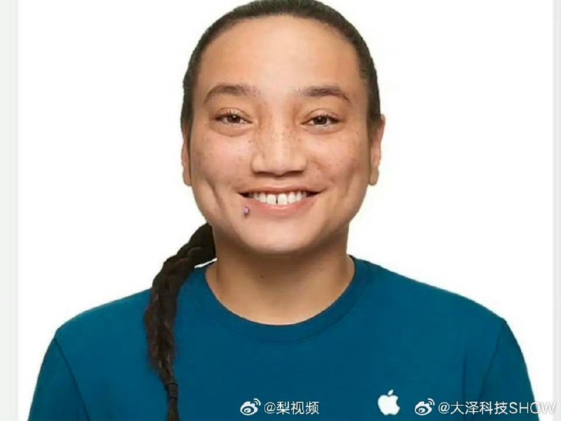 9月17日，苹果中国官网辫子客服形象引发热议 
