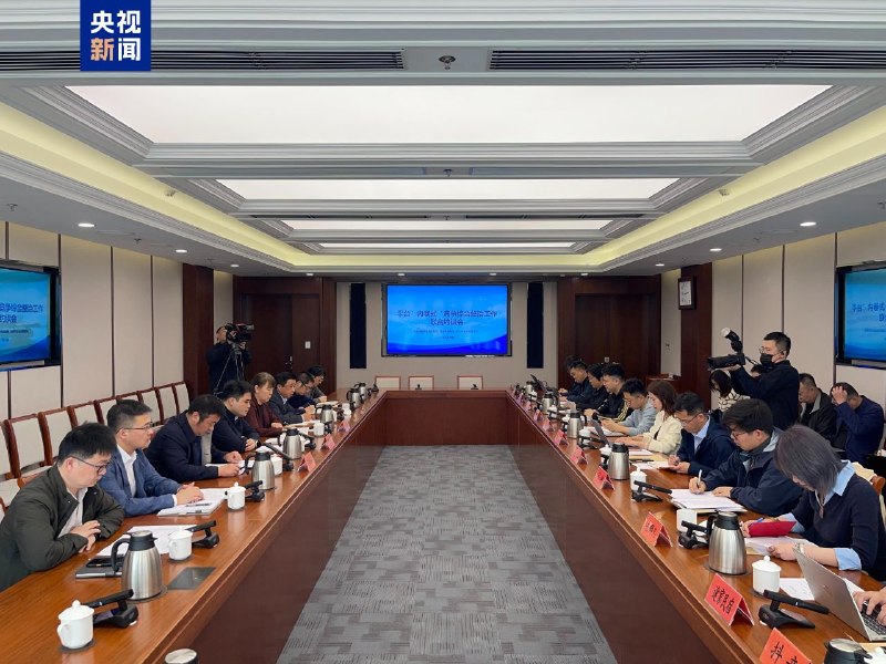 北京三部门约谈 12 家平台企业，通报“内卷式”竞争首批问题并限期整改北京市市场监管局联合市商务局、市文化和旅游局今日依法约谈并行政指导携程、去哪儿网、高德、京东、淘宝闪购、美团、飞猪旅行、同程旅行、途家民宿、小猪民宿、抖音、快手等 12 家平台企业，集中通报平台“内卷式”竞争综合整治以来发现的第一批问题，要求严格落实主体责任、限期整改