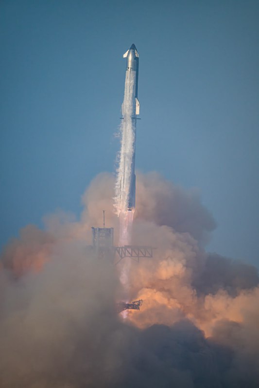 星舰第九次试飞失联北京时间8:09左右，SpaceX官方公告称：星舰在第九次试飞30分钟后在太空失去控制