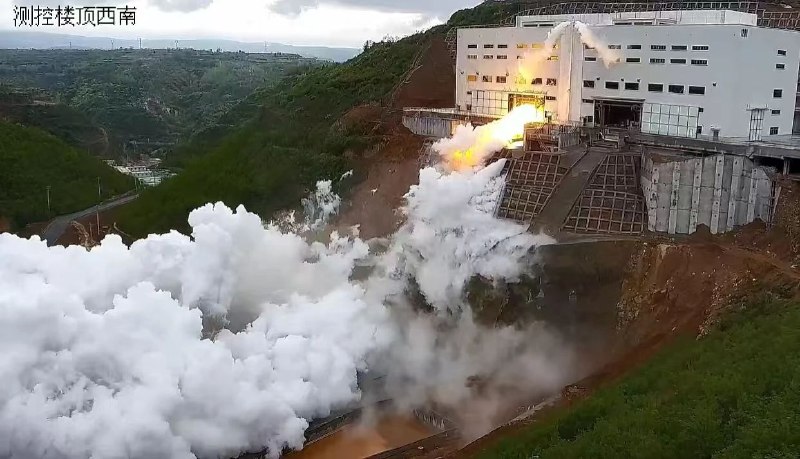 中国140吨级重复使用液氧甲烷发动机研制成功，中国航天六院一年内成功研制两型新火箭发动机2025年4月26日，中国航天科技集团六院研制的140吨级重复使用液氧甲烷发动机成功完成首次整机试车，从立项到试车仅用7个月，实现了“从 0 到 1”的快速研制突破，刷新国内百吨级发动机研发纪录