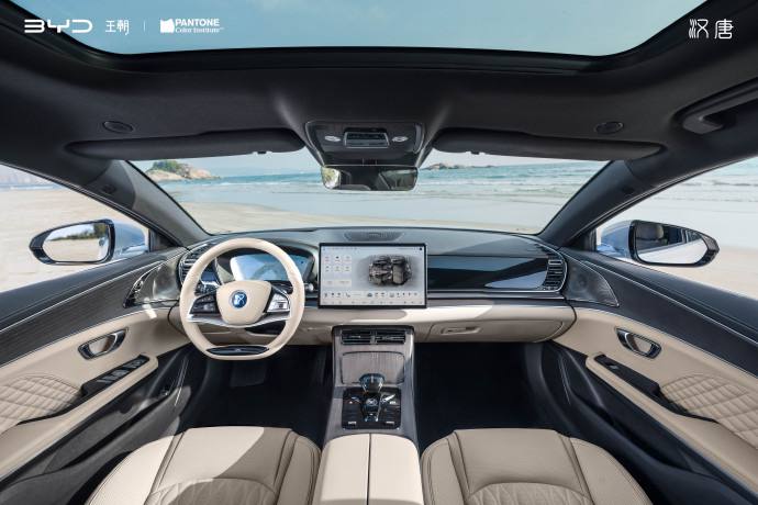 16.98 万元起，比亚迪汉荣耀版车型上市：新增银釉白 / 暮山紫配色比亚迪汉荣耀版车型今日正式上市