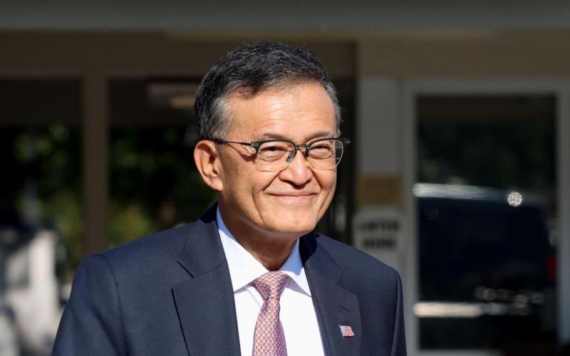 特朗普称英特尔总裁陈立武成功故事"非凡"美国总统特朗普 8 月 11 日在白宫与英特尔总裁陈立武会面后，在社媒平台发文称这次会面"非常有意思"，并表示陈立武的成功和崛起是"了不起的故事"